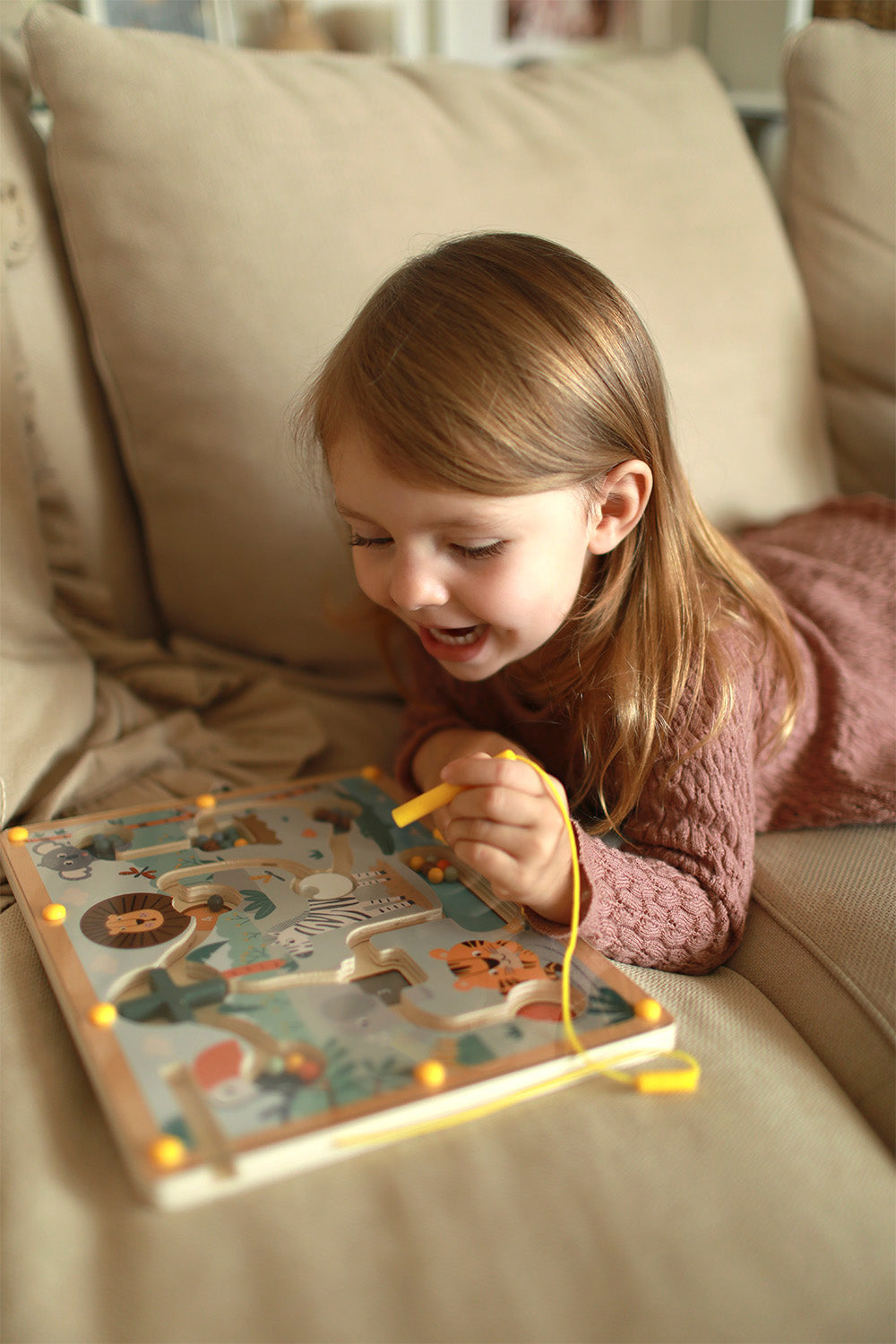 Labirint Magnetic "Safari" FSC 100% – Joc Educativ din Lemn Certificat cu Pix Magnetic, 28 Bile Colorate, Numere și Obstacole