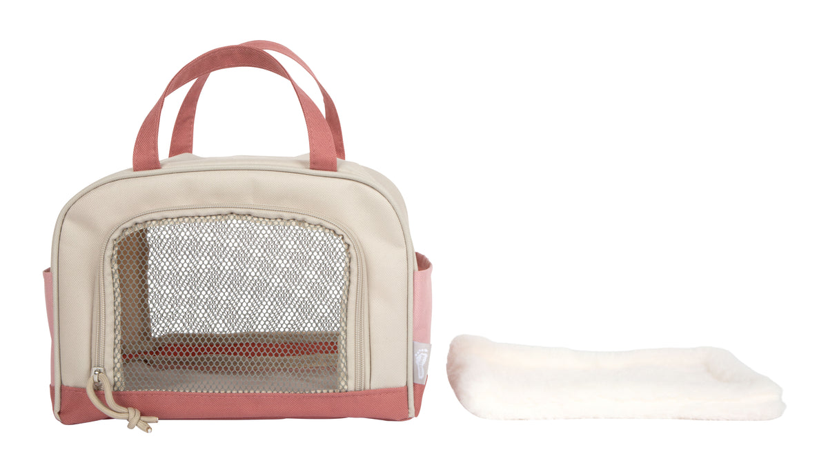 Cățeluș de Pluș cu Geantă Roz și Set de Îngrijire – Set de Joc de Rol cu Cățel Moale, Ham Detașabil, Bol, Pieptene și Accesorii de Veterinar, pentru Copii 2+