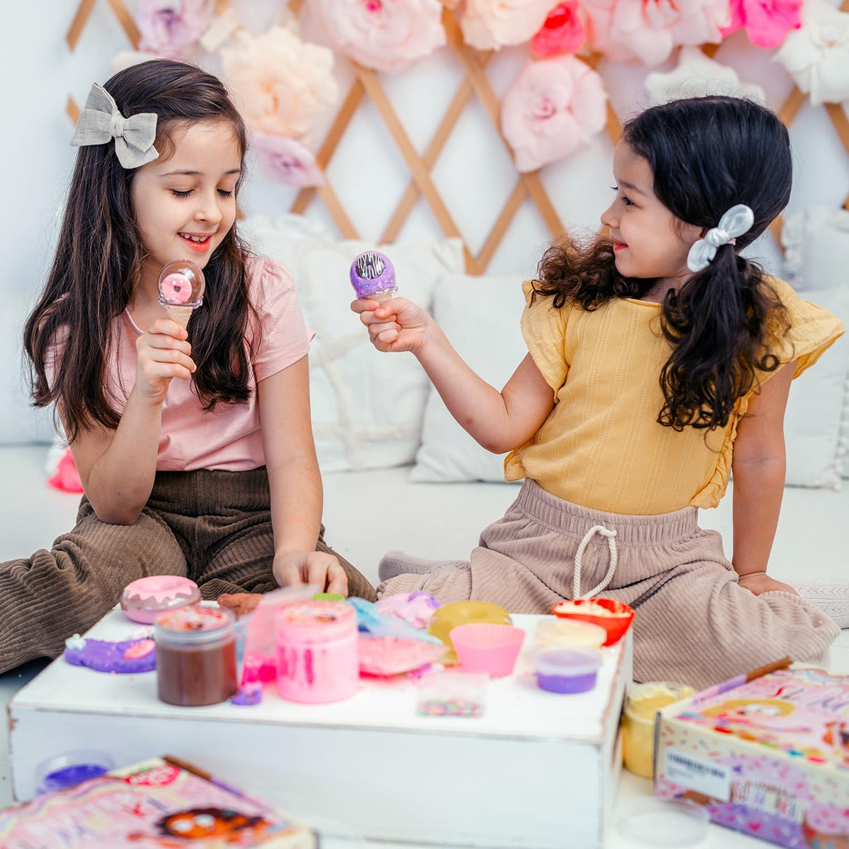 Butter Slime Kit pentru Fetițe – Slime Pufos și Parfumat, cu Accesorii Înghețată, Gogoși și Brioșe, Set Colorat și Distractiv