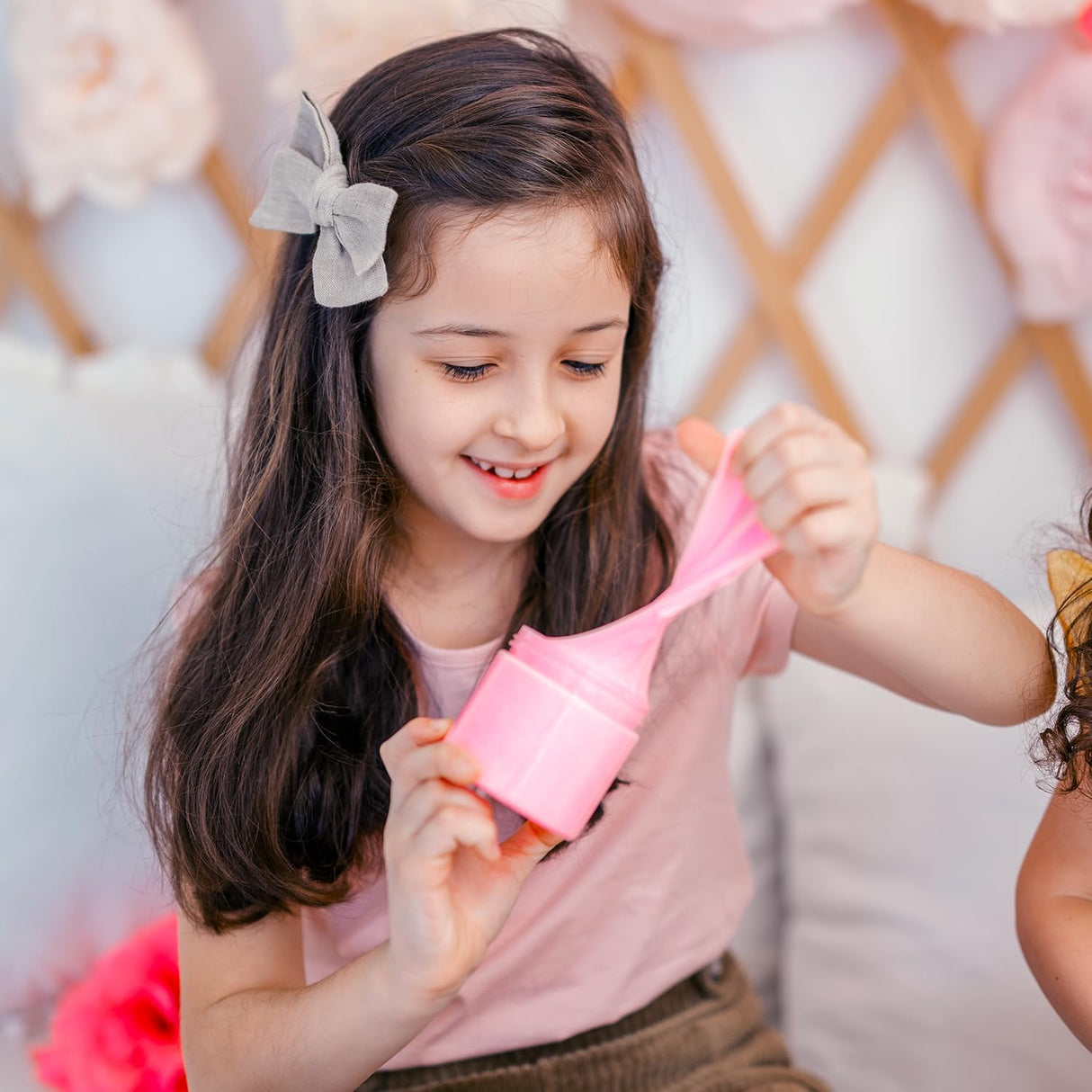 Butter Slime Kit pentru Fetițe – Slime Pufos și Parfumat, cu Accesorii Înghețată, Gogoși și Brioșe, Set Colorat și Distractiv