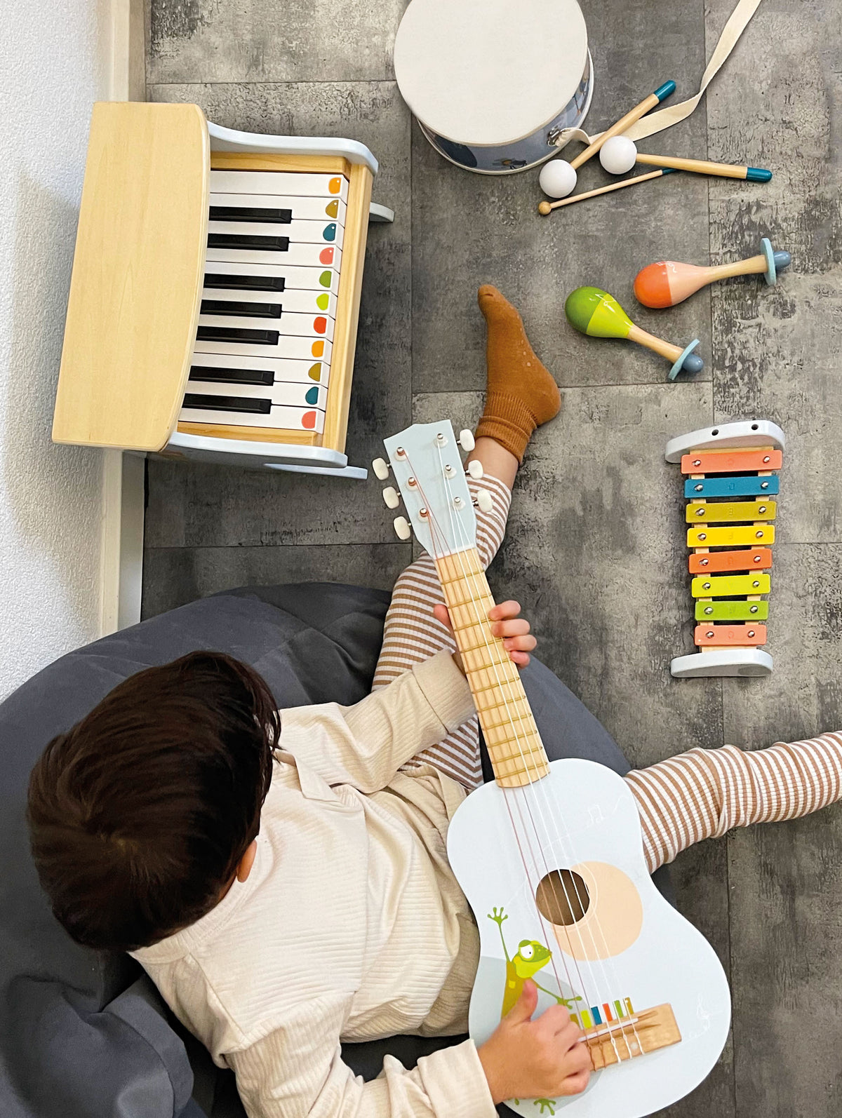 Tobă "Groovy Beats" – Instrument Muzical din Lemn pentru Copii, cu Bețișoare din Lemn Masiv și Curea Reglabilă din Bumbac, Educație Muzicală Timpurie
