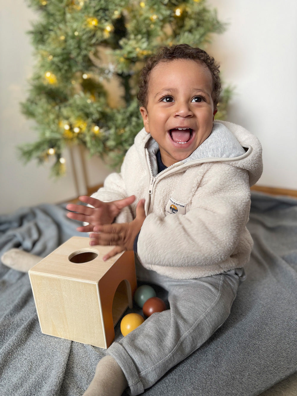 Cutie cu Bile Montessori – Jucărie din Lemn Certificat FSC cu 3 Bile, Cutia Permanenței Obiectului, pentru Joacă Independentă