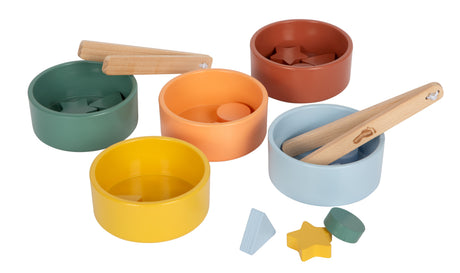 Joc de Sortare Montessori cu Clește FSC 100% – Set din Lemn Certificat cu 5 Boluri, 15 Elemente și 2 Clești, Motricitate Fină