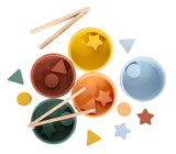 Joc de Sortare Montessori cu Clește FSC 100% – Set din Lemn Certificat cu 5 Boluri, 15 Elemente și 2 Clești, Motricitate Fină