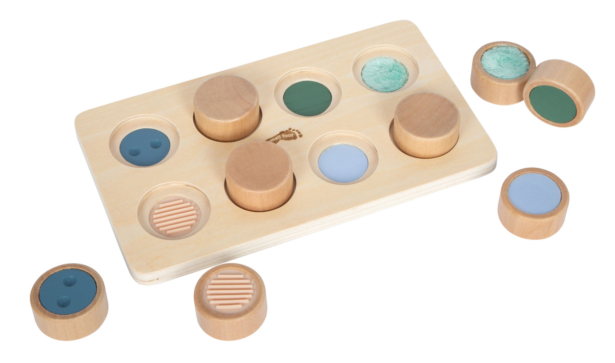Piese tactile scoase din locașurile tablei